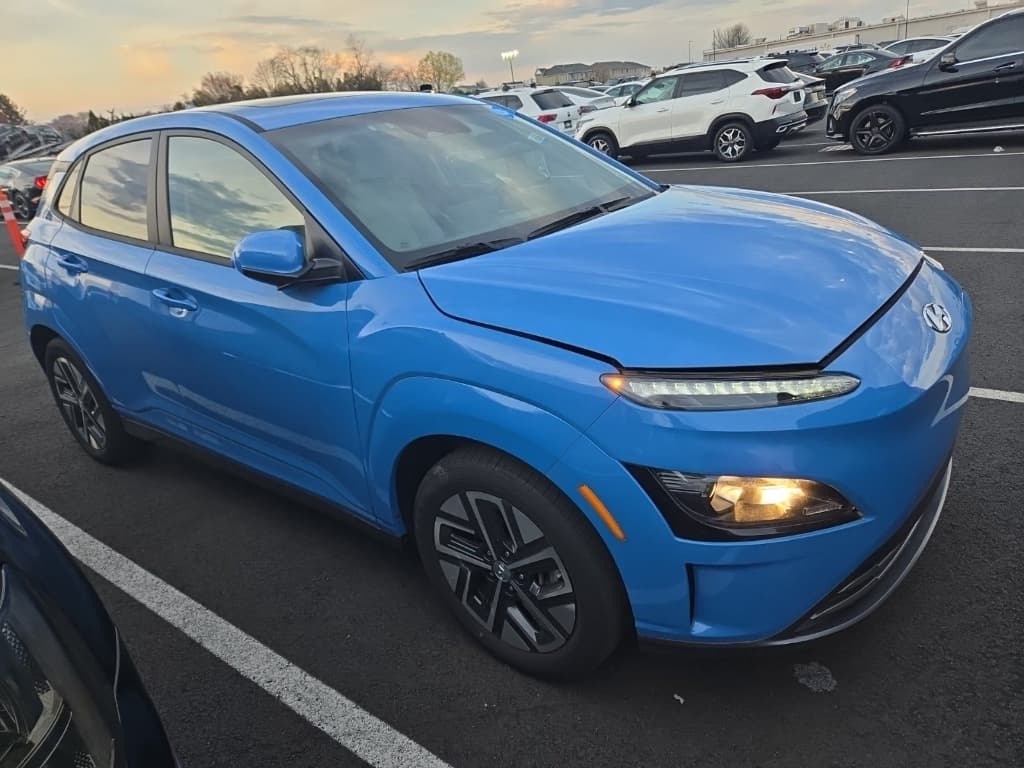 2022 Hyundai Kona EV view 3