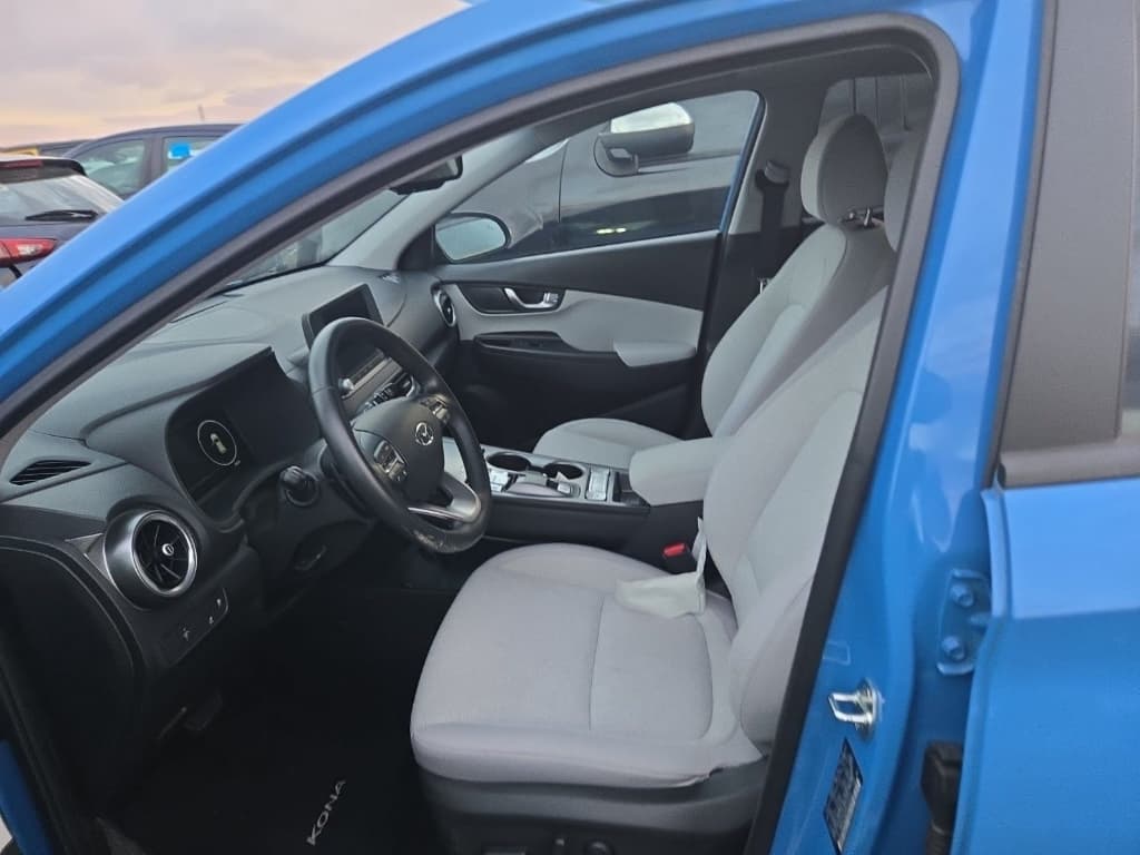2022 Hyundai Kona EV view 4