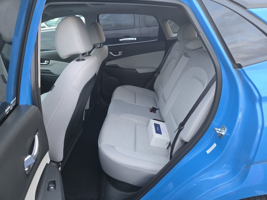 2022 Hyundai Kona EV view 5