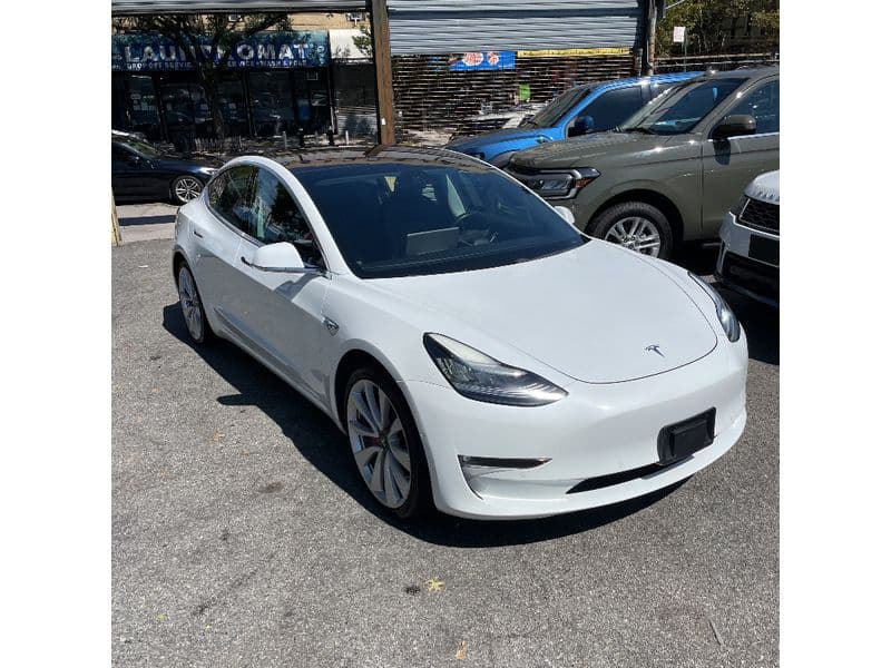 2018 Tesla Model 3 view 4