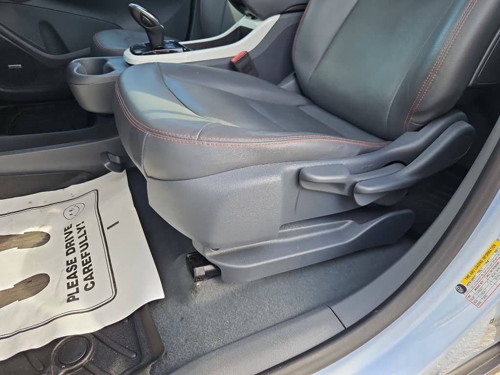 2017 Chevrolet Bolt EV view 7