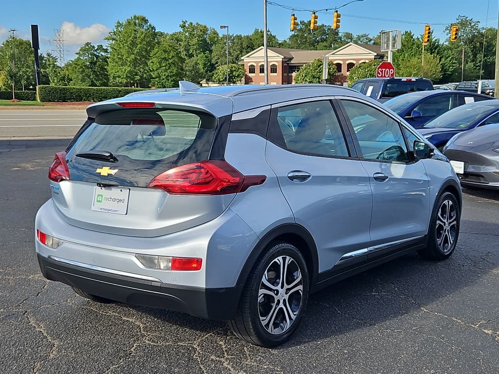 2017 Chevrolet Bolt EV view 3