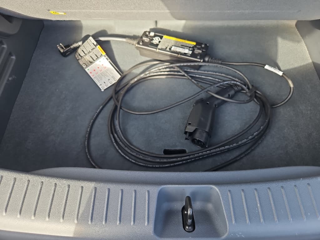 2017 Chevrolet Bolt EV view 6
