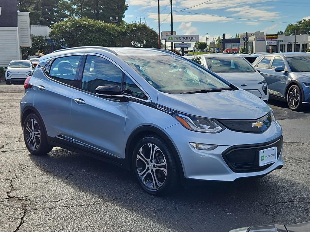 2017 Chevrolet Bolt EV view 4