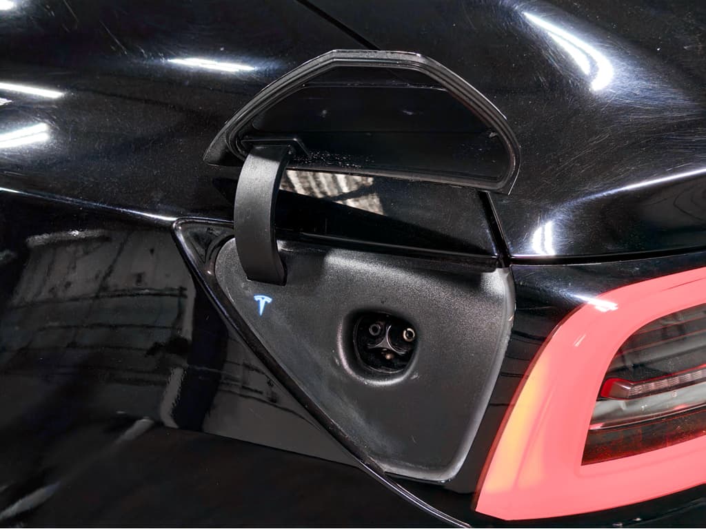 2018 Tesla Model 3 view 5