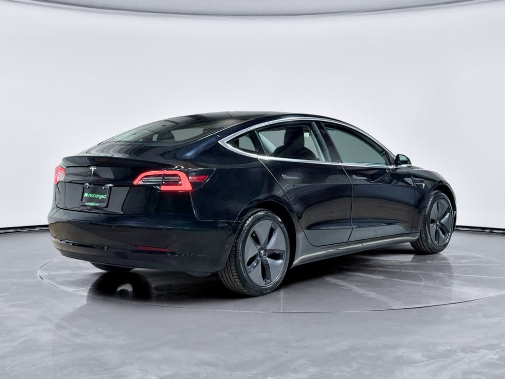 2018 Tesla Model 3 view 3