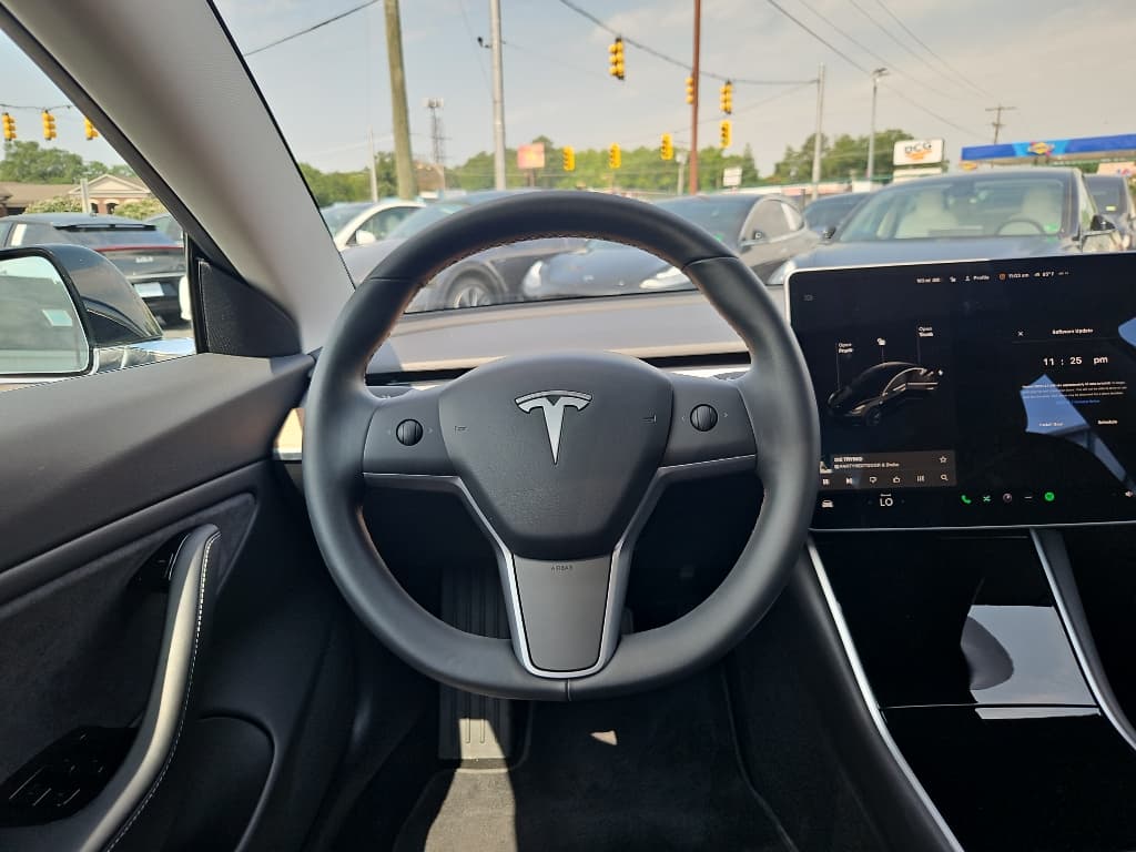 2018 Tesla Model 3 view 8