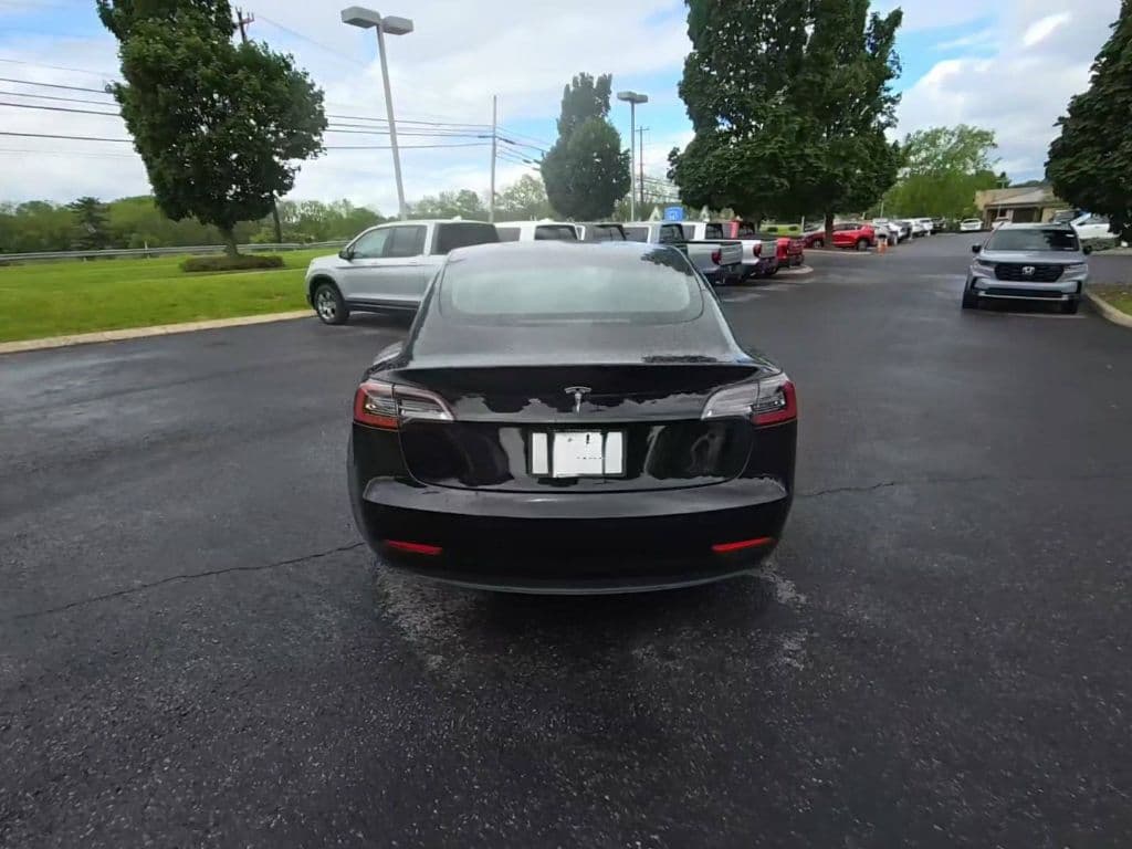 2018 Tesla Model 3 view 3