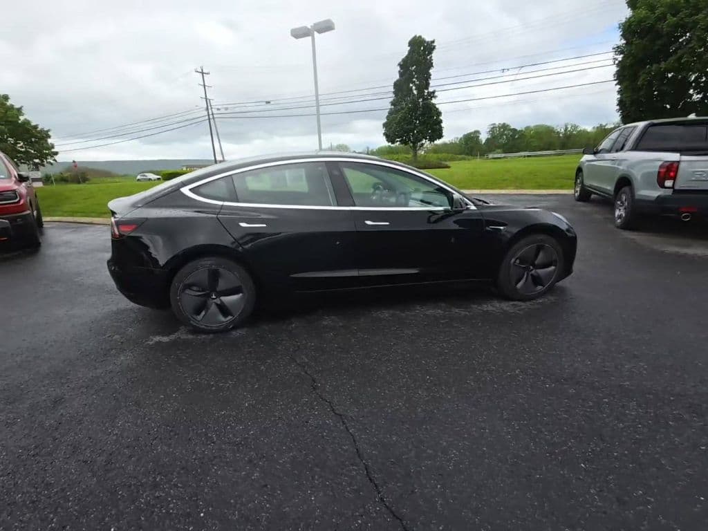 2018 Tesla Model 3 view 4