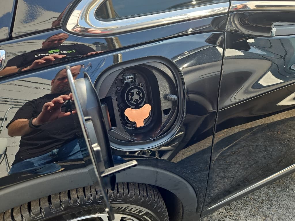 2017 Chevrolet Bolt EV view 5