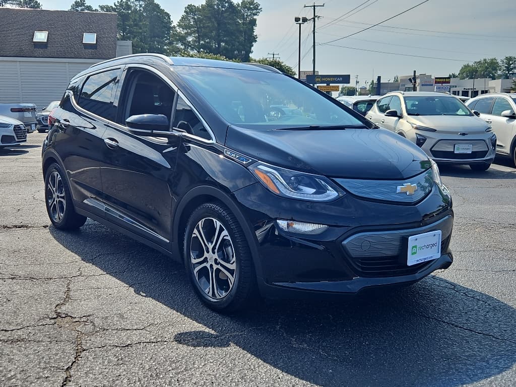 2017 Chevrolet Bolt EV view 4