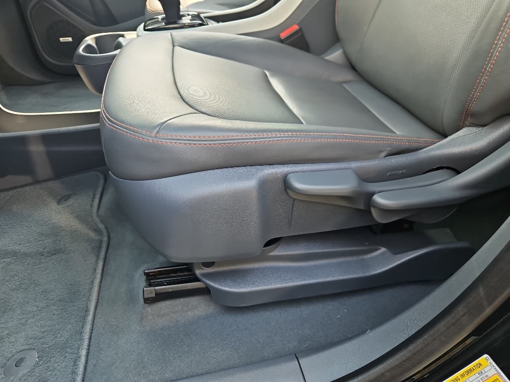 2017 Chevrolet Bolt EV view 7