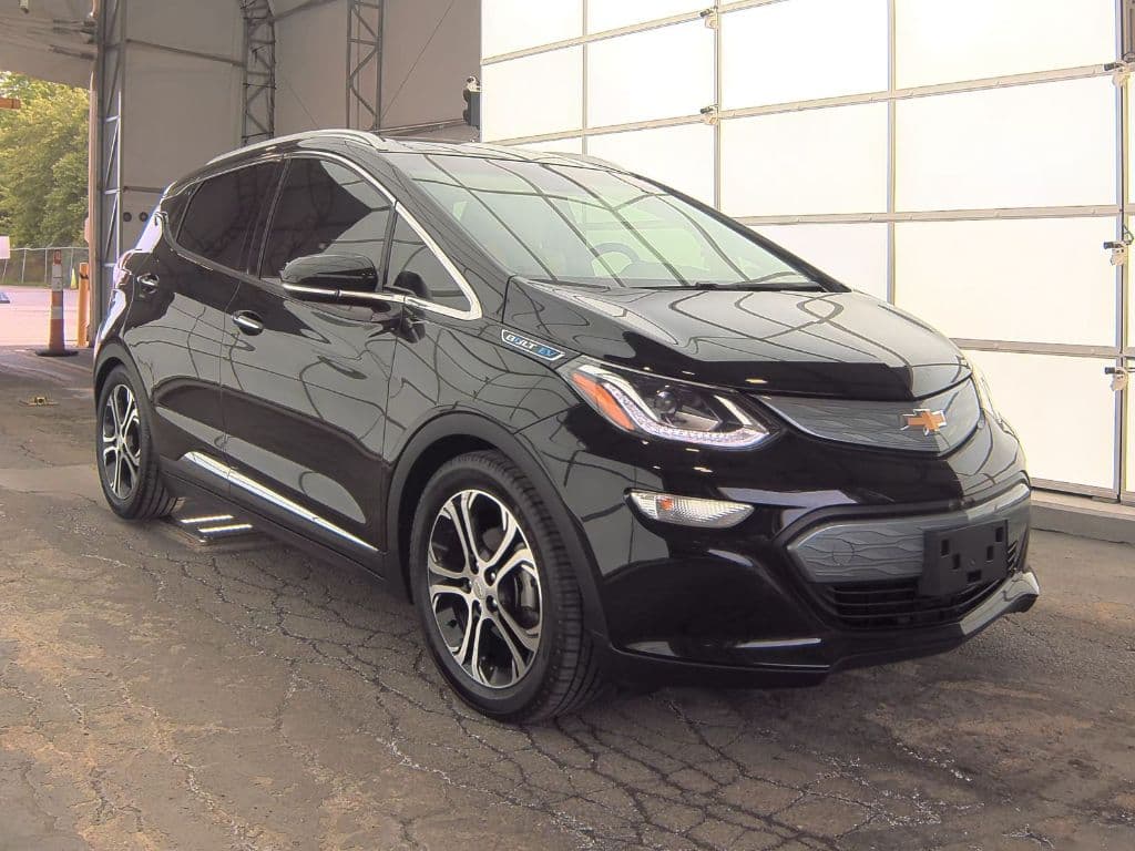 2017 Chevrolet Bolt EV view 3