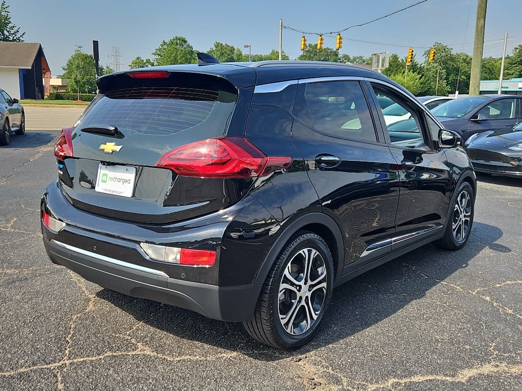 2017 Chevrolet Bolt EV view 3