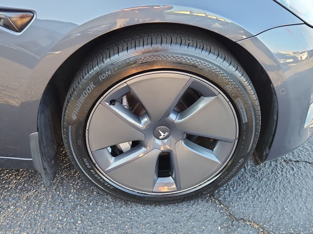 2022 Tesla Model 3 view 31