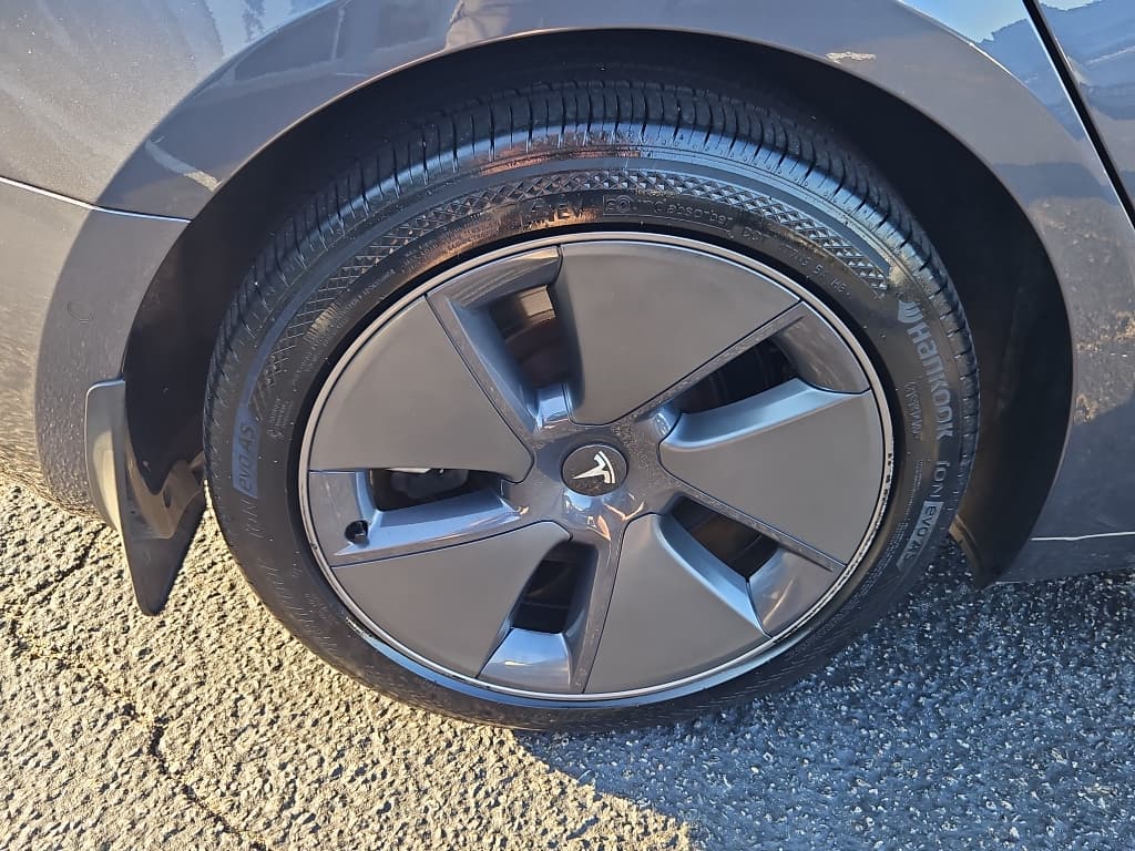 2022 Tesla Model 3 view 29