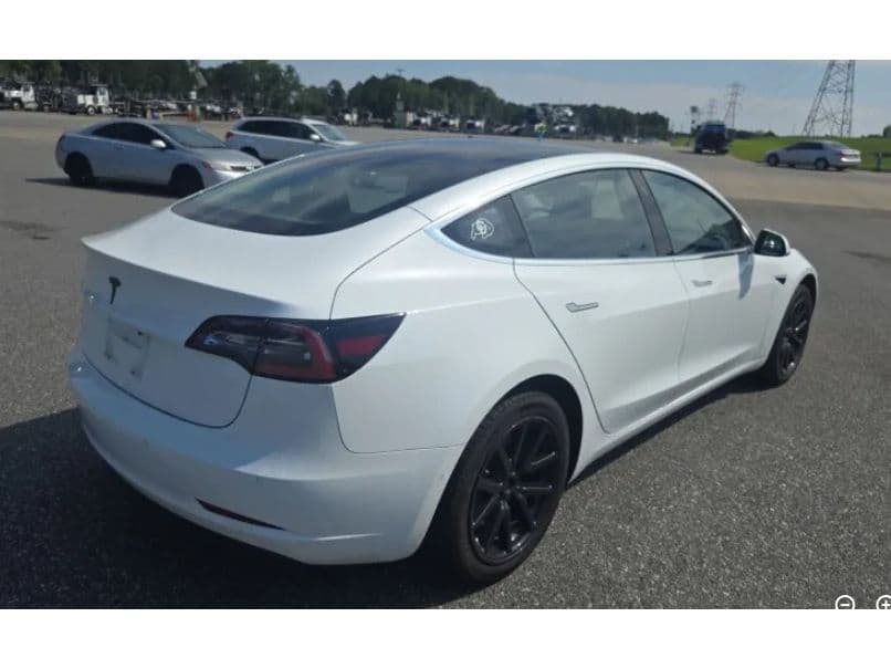 2018 Tesla Model 3 view 3