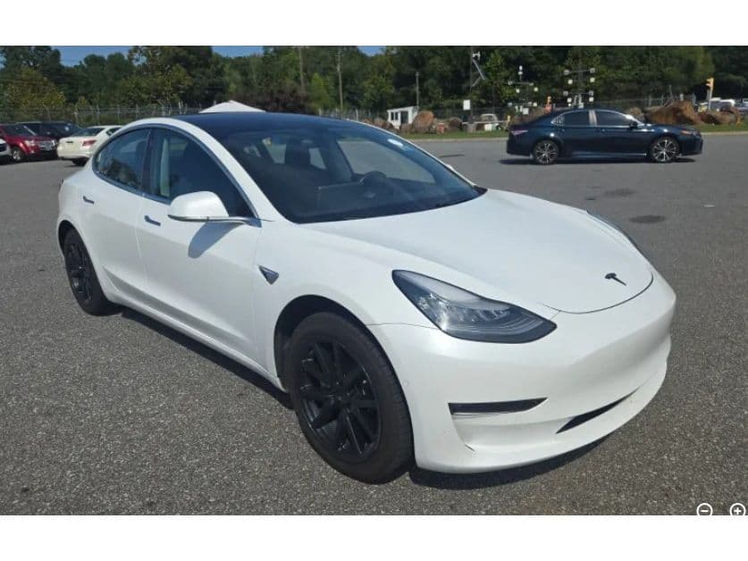 2018 Tesla Model 3 view 4