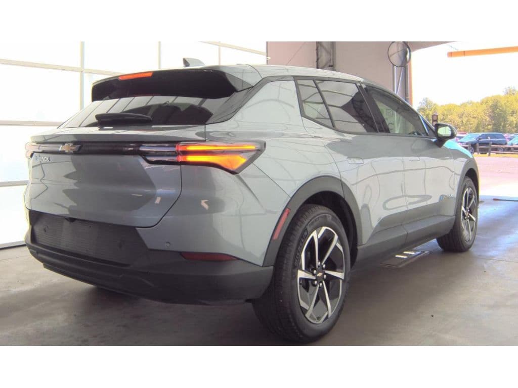 2025 Chevrolet Equinox EV view 3