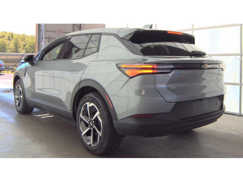 2025 Chevrolet Equinox EV view 4