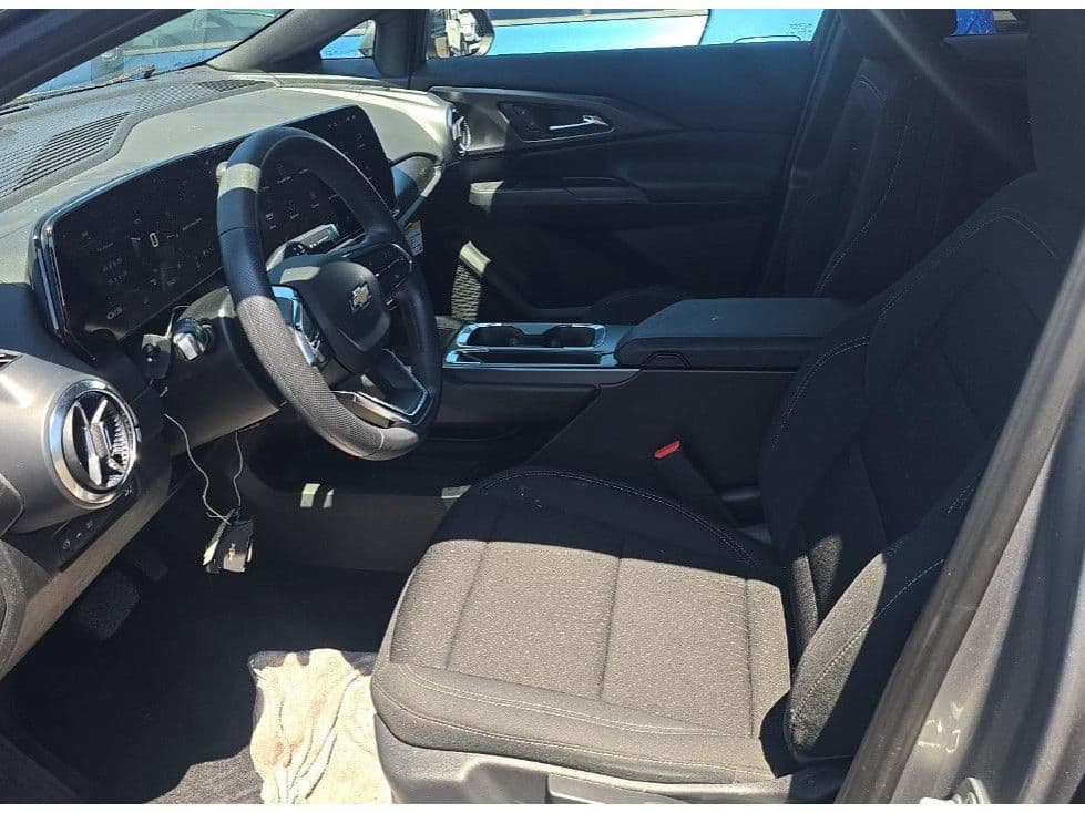 2025 Chevrolet Equinox EV view 5