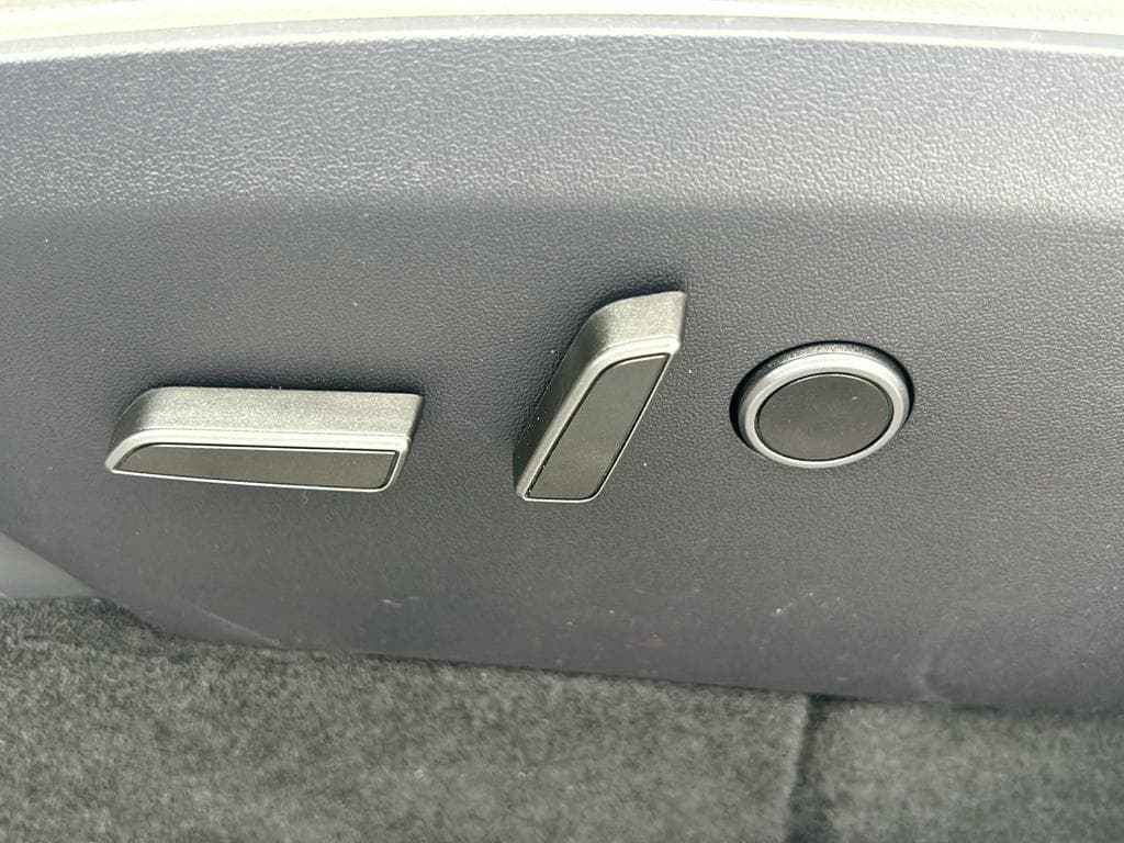 2024 Tesla Model Y view 7