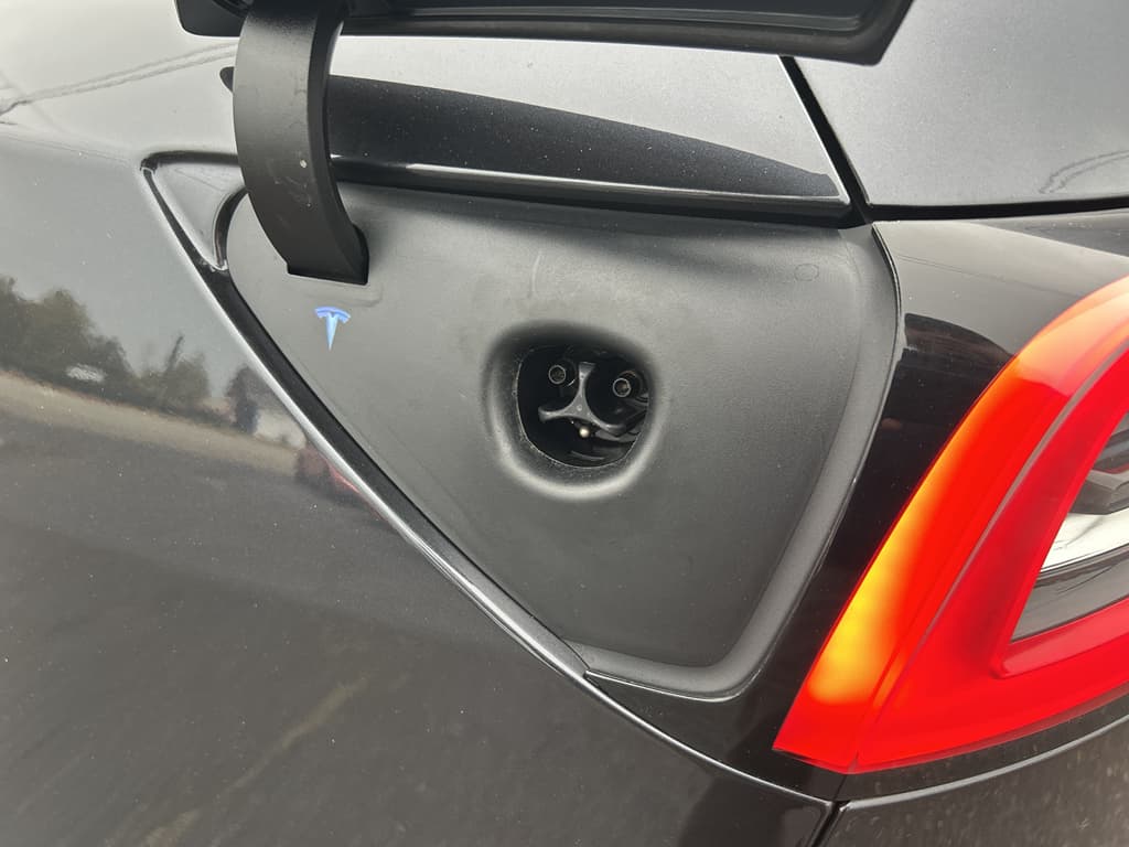 2024 Tesla Model Y view 5