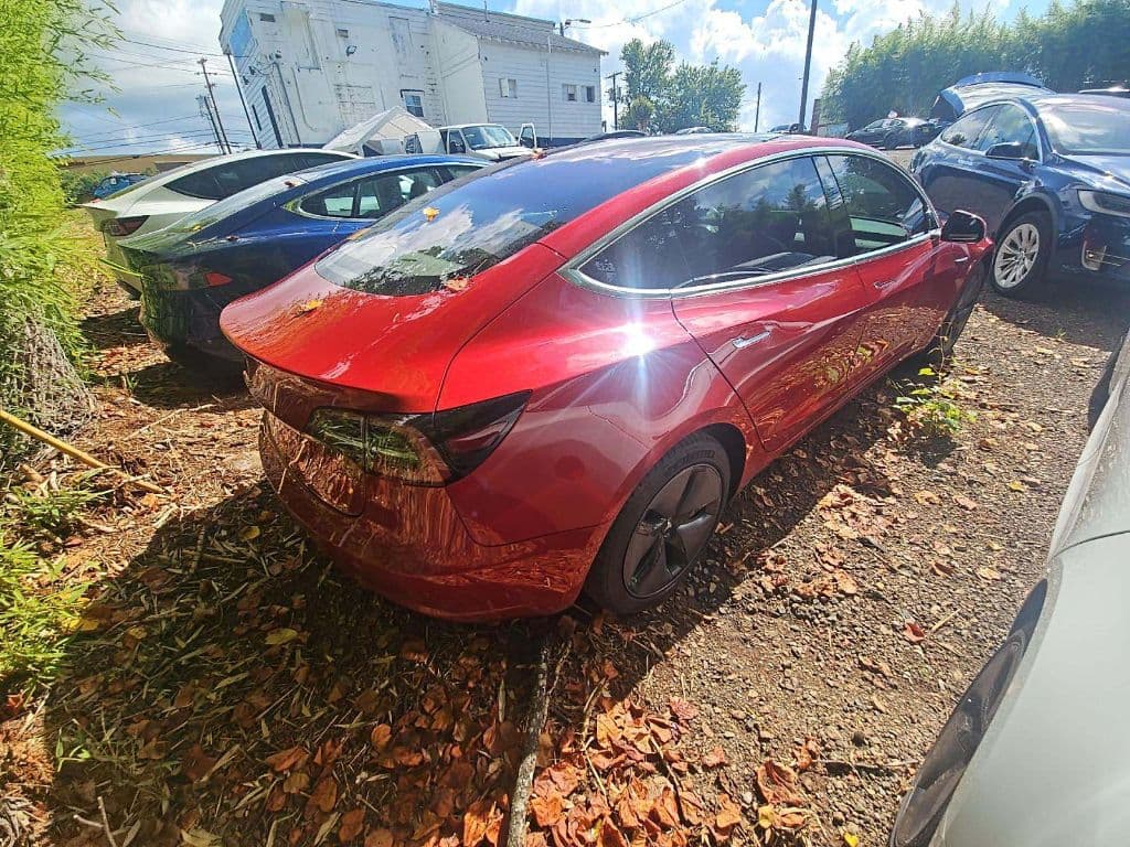 2018 Tesla Model 3 view 3