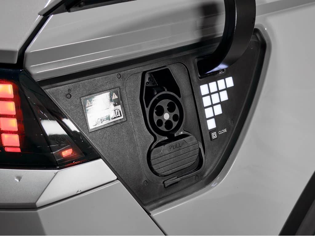 2023 Hyundai IONIQ 5 view 5