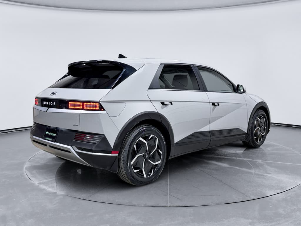 2023 Hyundai IONIQ 5 view 3