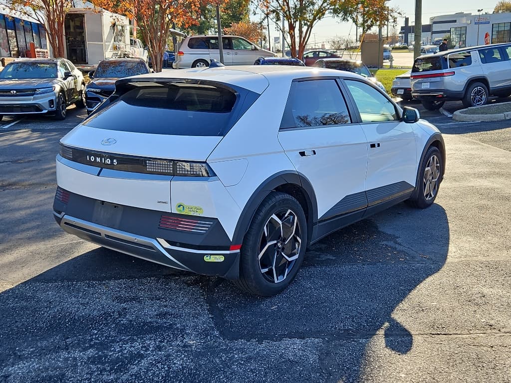 2023 Hyundai IONIQ 5 view 3