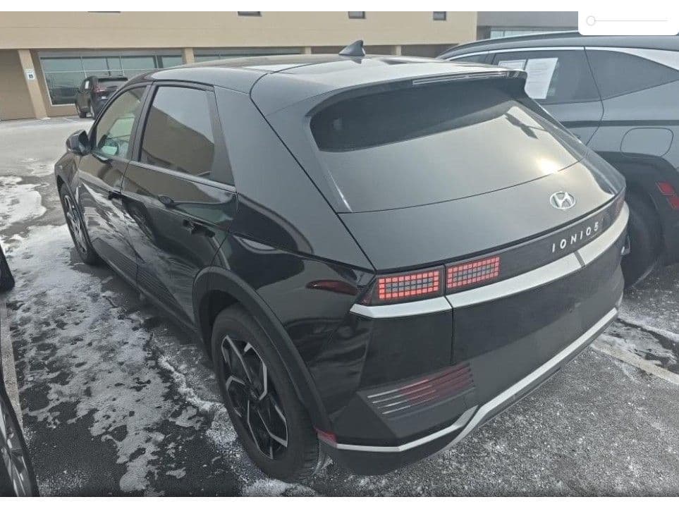 2023 Hyundai IONIQ 5 view 4