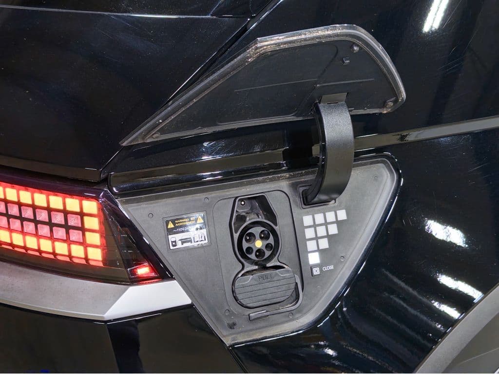 2023 Hyundai IONIQ 5 view 5