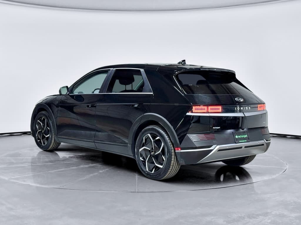 2023 Hyundai IONIQ 5 view 2