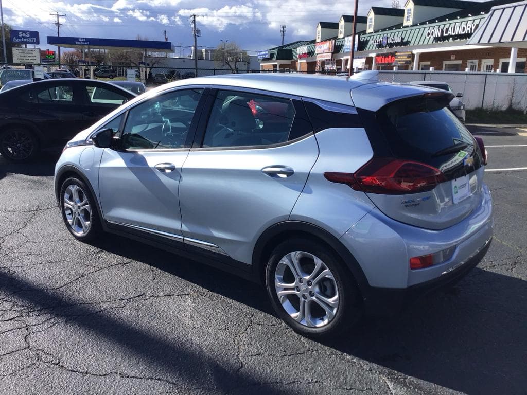 2017 Chevrolet Bolt EV view 3