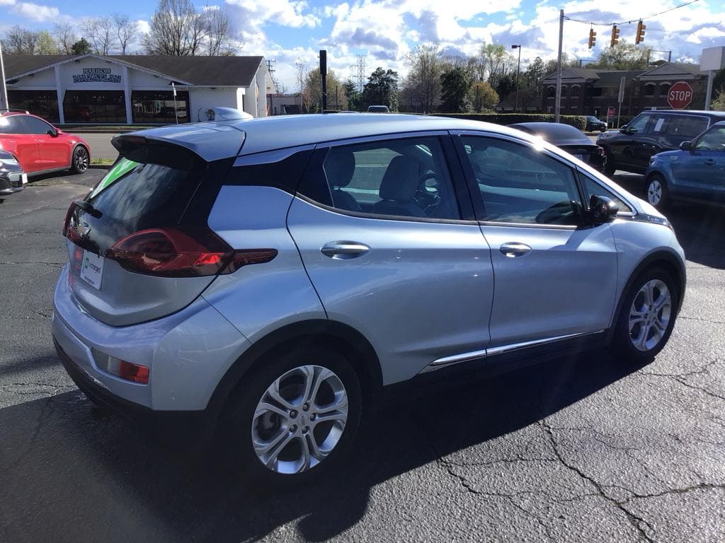 2017 Chevrolet Bolt EV view 4