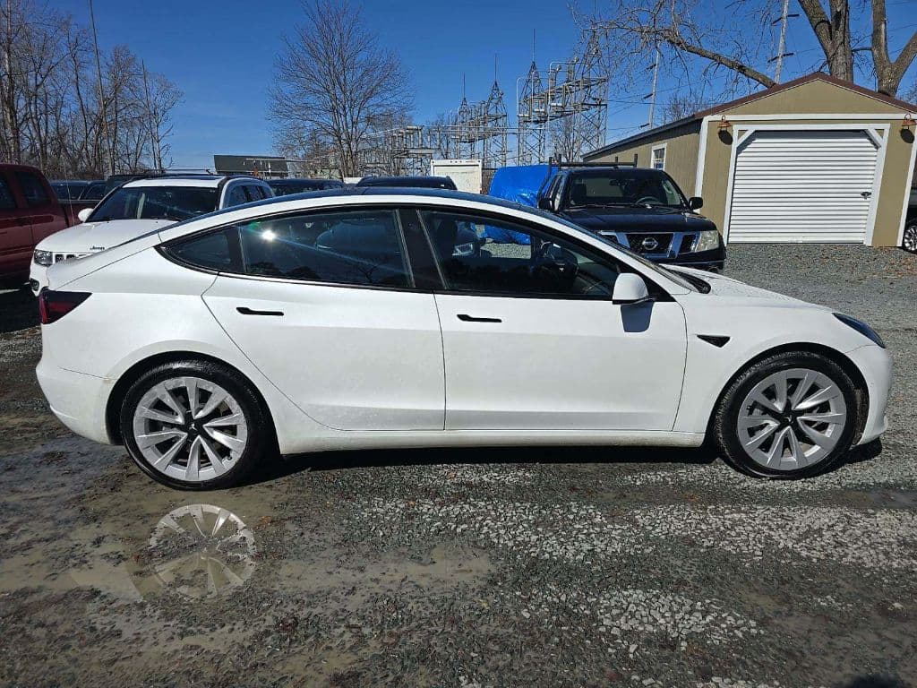 2022 Tesla Model 3 view 4