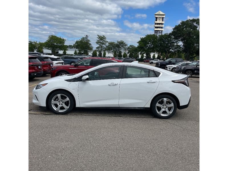 2018 Chevrolet Volt view 2