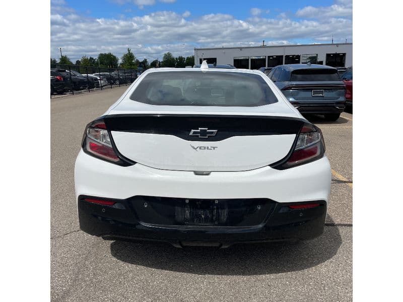 2018 Chevrolet Volt view 4