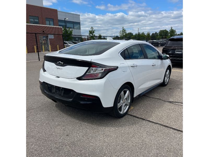 2018 Chevrolet Volt view 5