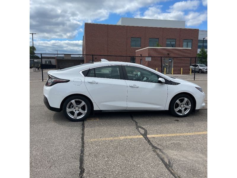 2018 Chevrolet Volt view 6