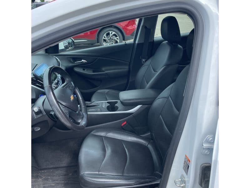 2018 Chevrolet Volt view 9