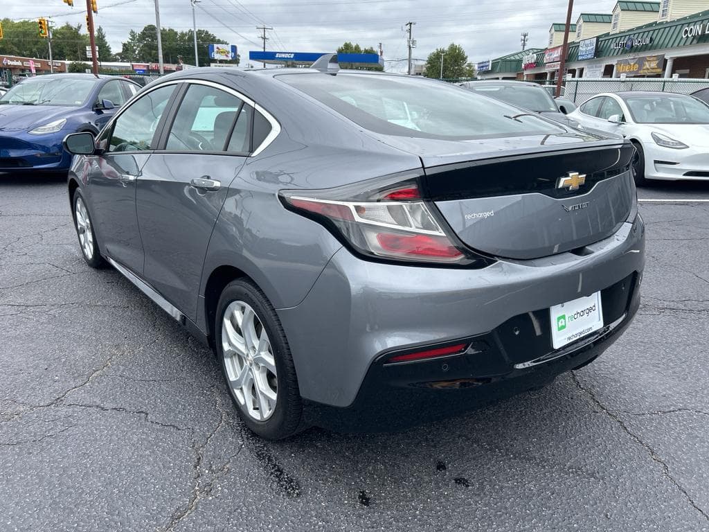 2018 Chevrolet Volt view 2