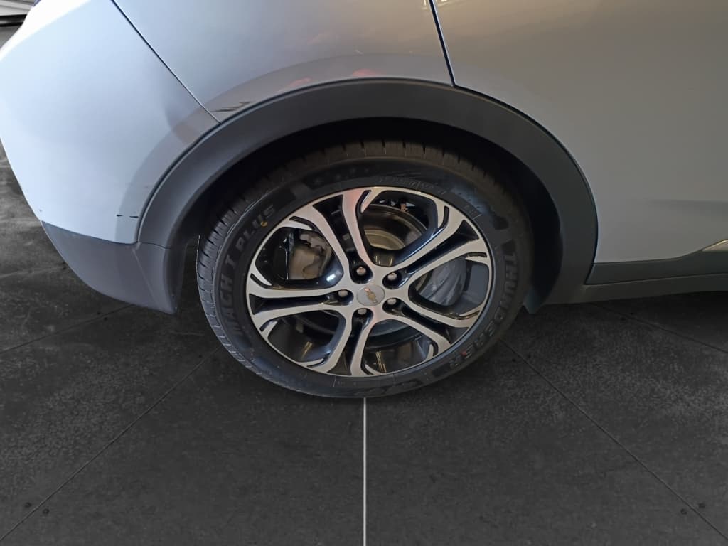 2017 Chevrolet Bolt EV view 9
