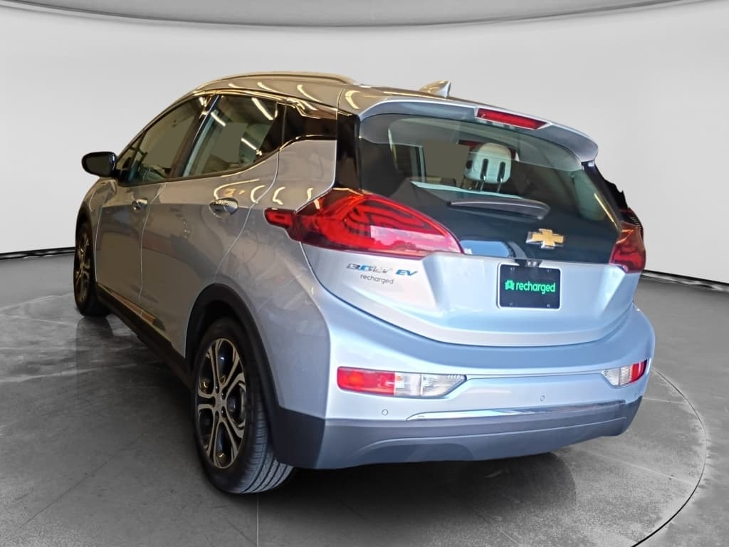 2017 Chevrolet Bolt EV view 3
