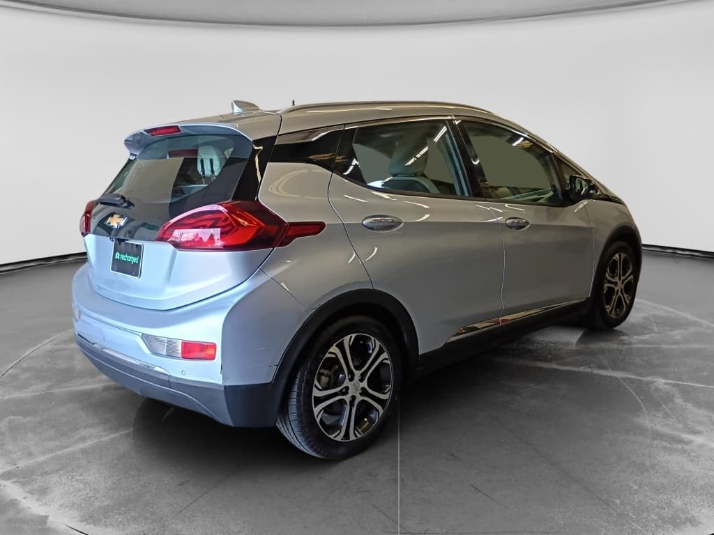 2017 Chevrolet Bolt EV view 4