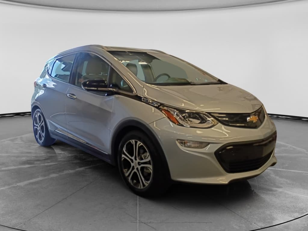 2017 Chevrolet Bolt EV view 2