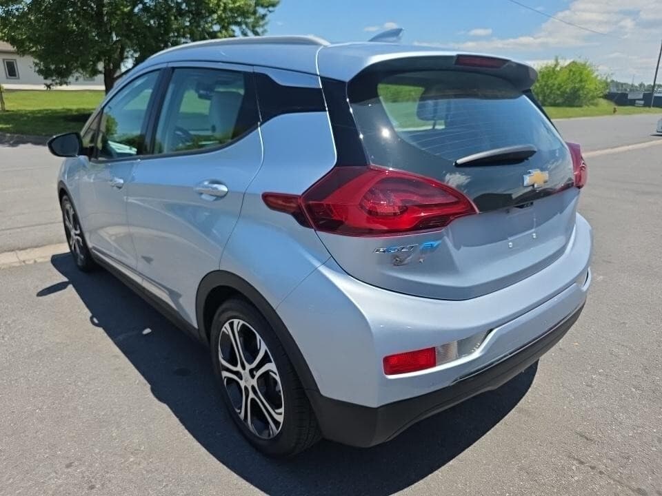 2017 Chevrolet Bolt EV view 4