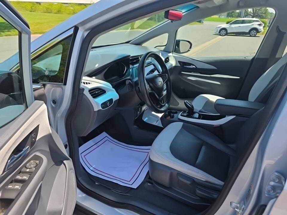 2017 Chevrolet Bolt EV view 5