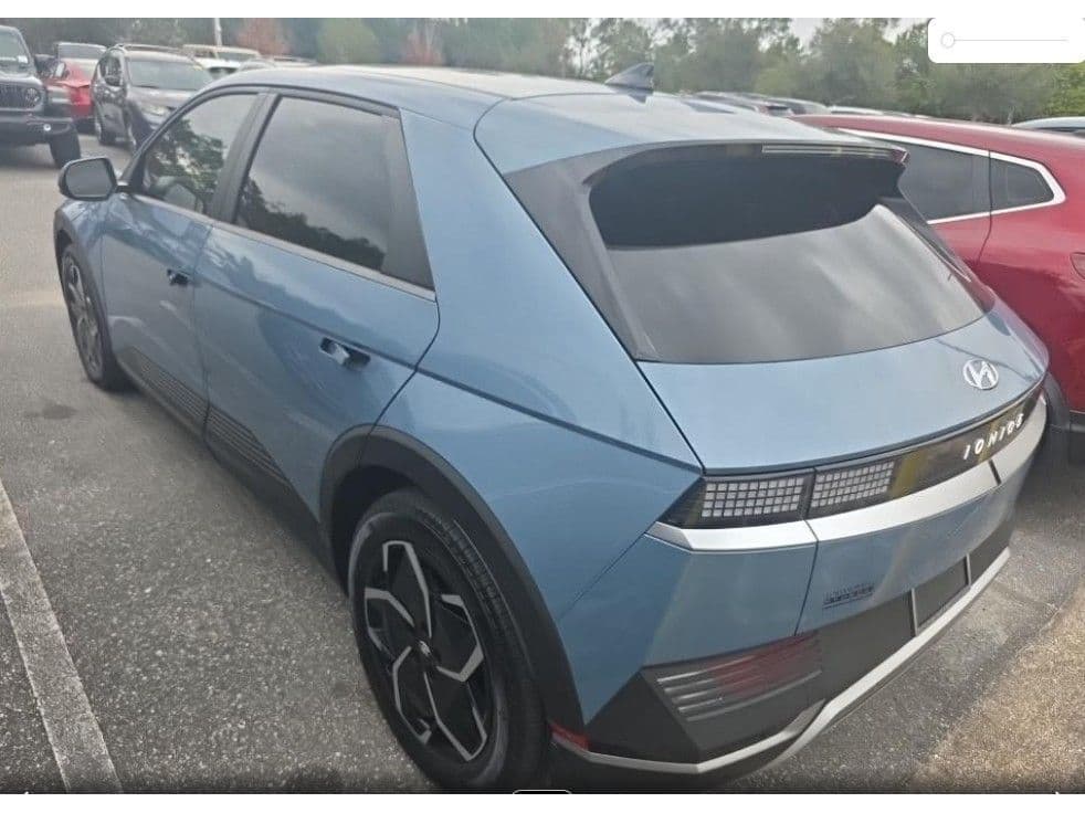 2023 Hyundai IONIQ 5 view 3